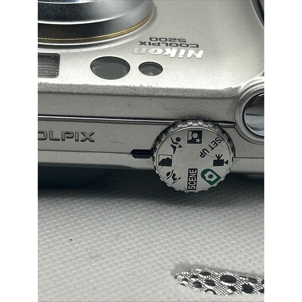Nikon Camera COOLPIX 5200 With Battery & Charger Tested Works! Damaged See Pics